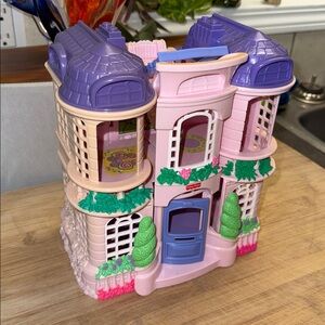 Y2K Fisher-Price Loving Family Sweet Streets Townhouse dollhouse with people 01